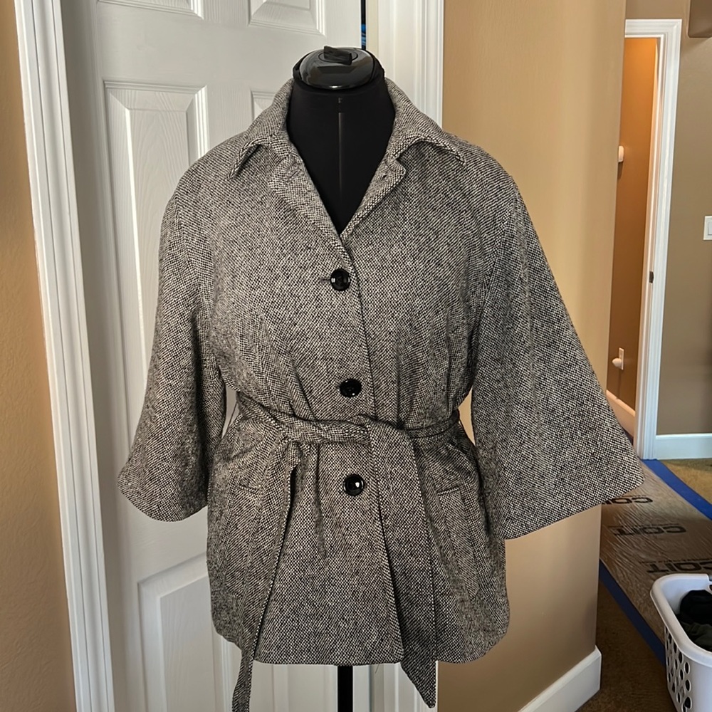 Gap jacket with three quarter sleeves